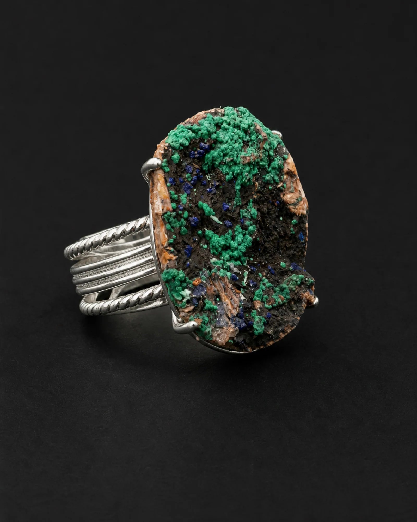 Green Signal Ring — JR01-003 — three-quarter construction view
