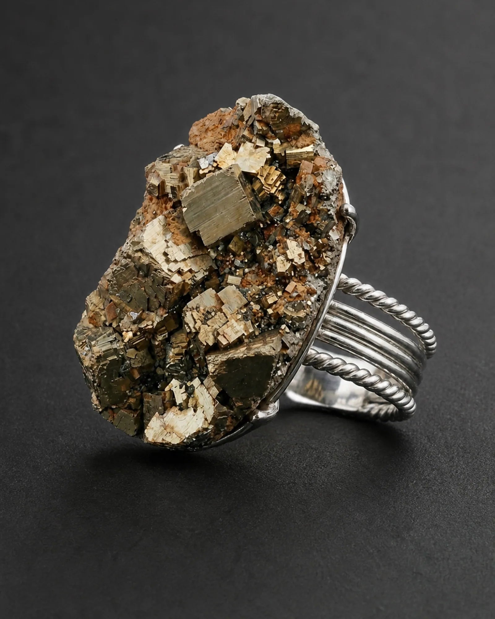 Old Gold Ring — JR01-015 — three-quarter construction view
