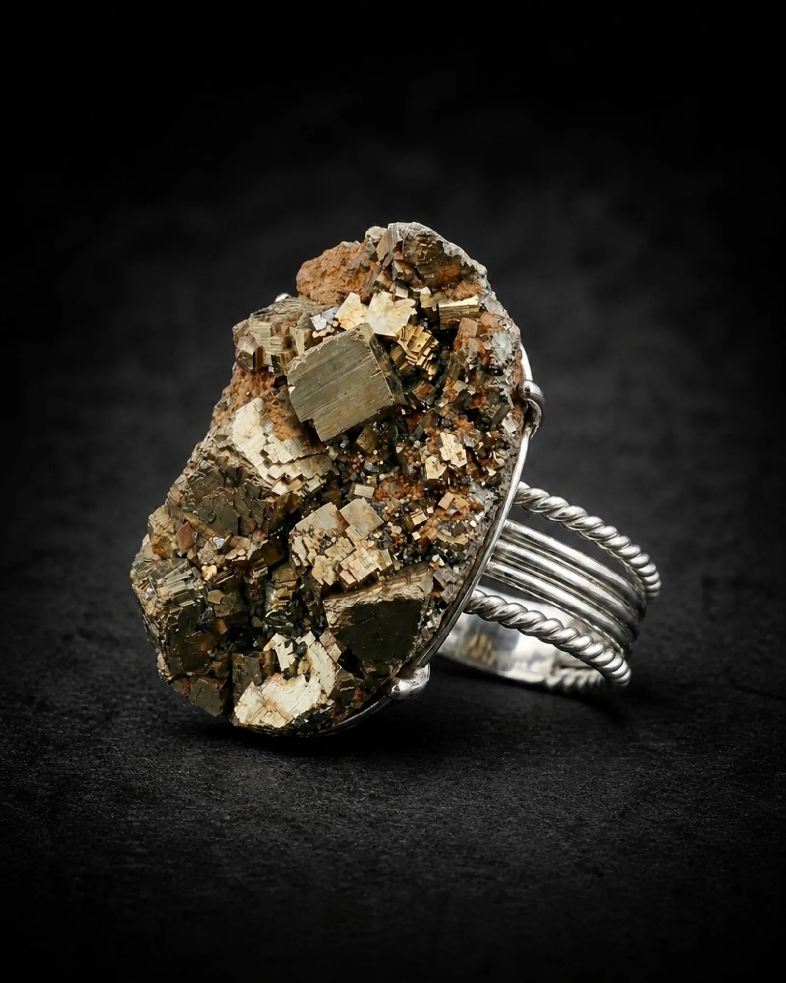 Old Gold Ring — Orelumia product image